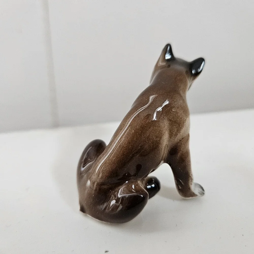 Vintage Figurine Mini Shy Boxer Dog Hagen‎ Rennaker Style Porcelain